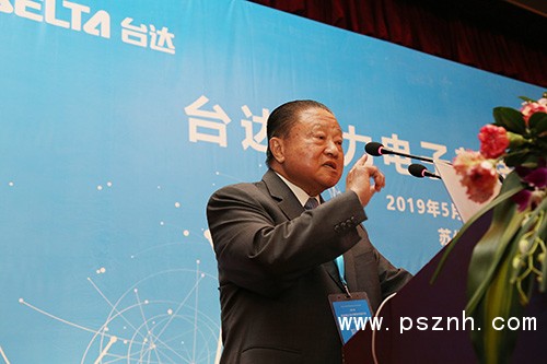 2-臺達創辦人暨榮譽董事長鄭崇華先生強調，我國電力電子學科的蓬勃發展，離不開師生的共同努力