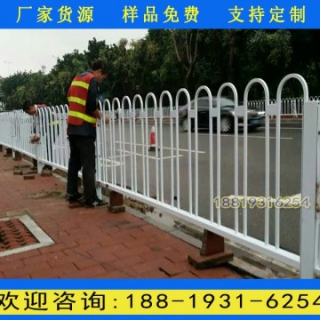 海南機非隔離欄桿生產廠家 道路中央
